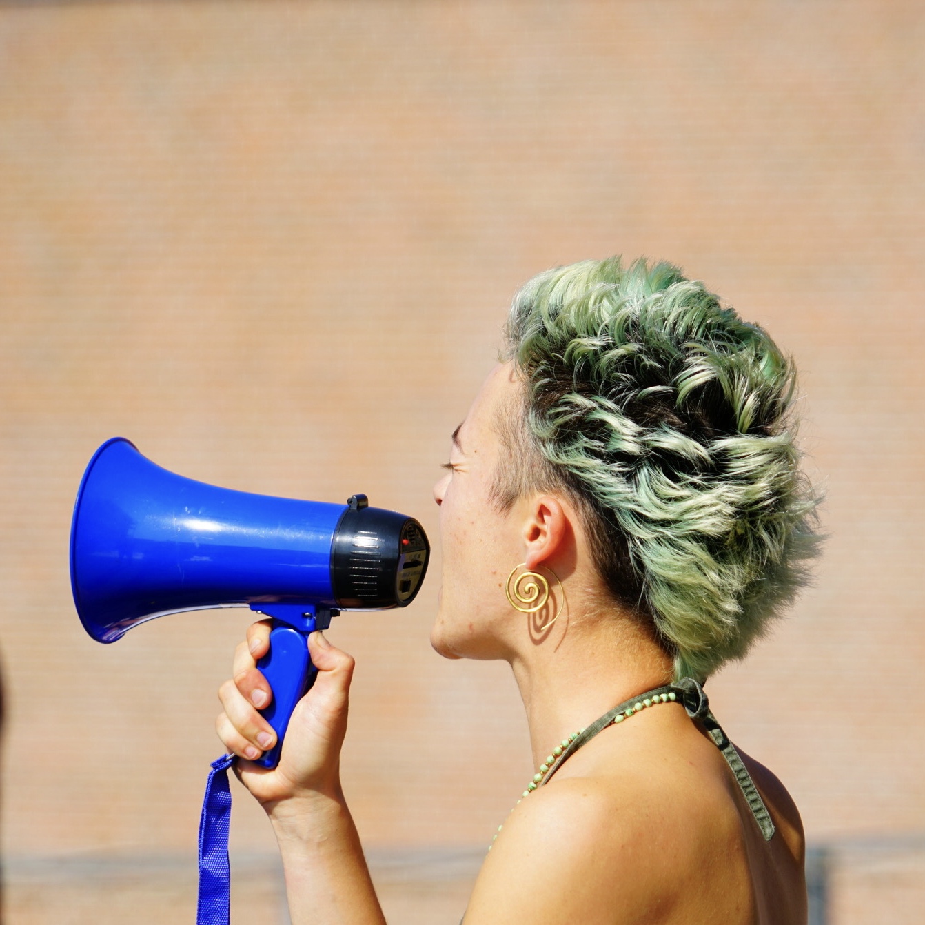 Wenn die Stimme wirken muss | Fortbildung zur Stimmgesundheit im beruflichen Alltag geforderter Stimmbänder